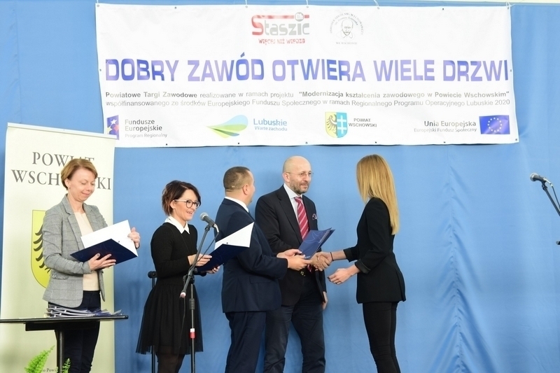 Wręczenie certyfikatów