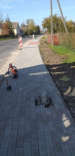 Zamysłów z nowym chodnikiem