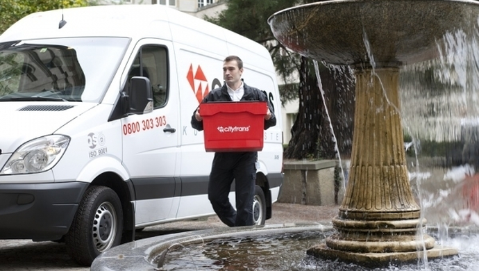 Za co warto zapłacić przy wysyłaniu paczek?