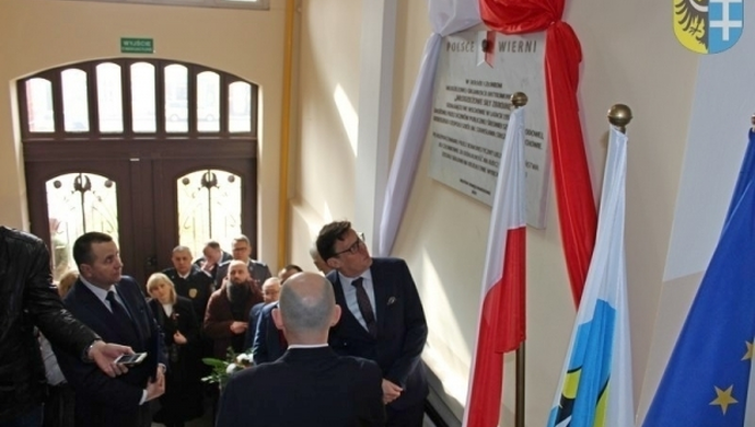 Uroczyste odsłonięcie tablicy w Staszicu