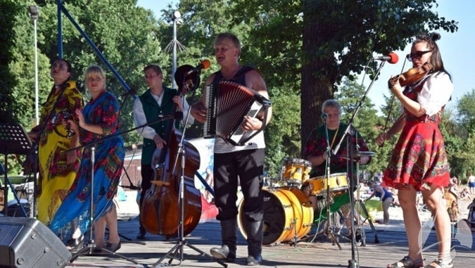 Kresowa niedziela nad jeziorem