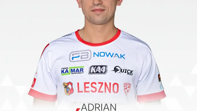 Adrian Niedźwiedzki parafował umowę