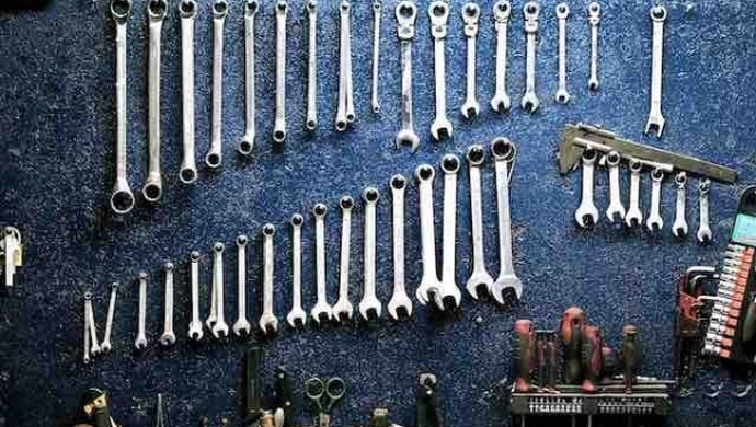 Podstawowe narzędzia w przydomowym garażu