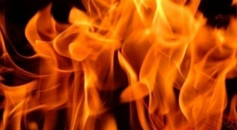 Palił się tapczan w mieszkaniu. Zniszczona instalacja elektryczna