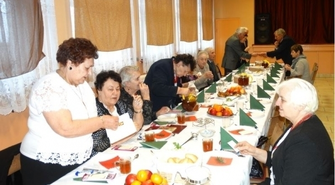 Kolędy, życzenia i „Opowieść wigilijna” w Jezierzycach