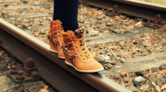 Jak pielęgnować buty skórzane?