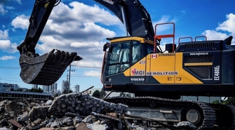 Mocne i trwałe szyby do maszyn przemysłowych różnych marek