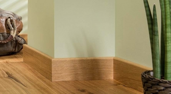 Na co zwrócić uwagę, dobierając listwy przypodłogowe do drewnianej podłogi?