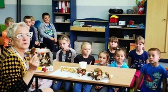 Dzieci idą na grzyby