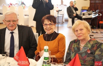 Lucyna Omieczyńska Cieszcie się państwo miłością najbliższych ich szczęściem i osiągnięciami. Nowy rok w UTW