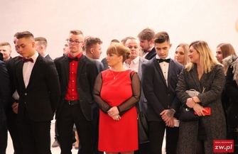 Maturzyści z Zana bawią się na studniówce