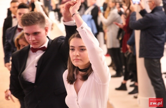 Maturzyści z Zana bawią się na studniówce