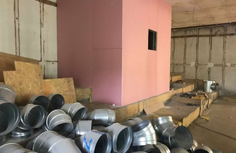 Kabina operatora kina zamontowana