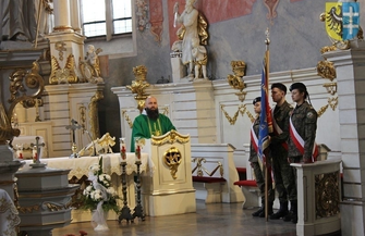 Uroczyste odsłonięcie tablicy w Staszicu