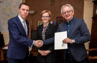 SP1 we Wschowie podpisuje umowę o współpracy z PWSZ w Lesznie