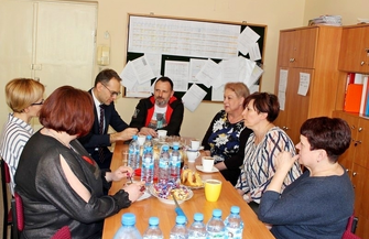 Burmistrzowie spotkali się ze strajkującymi nauczycielami