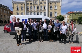 Bus posła Brudzińskiego we Wschowie