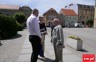 Bus posła Brudzińskiego we Wschowie