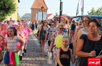 Kolorowy korowód ulicami Wschowy - FOTO