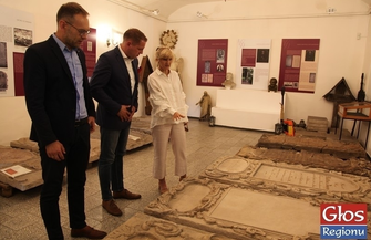 Odnowienie płyt epitafijnych. Dofinansowanie z Urzędu Marszałkowskiego