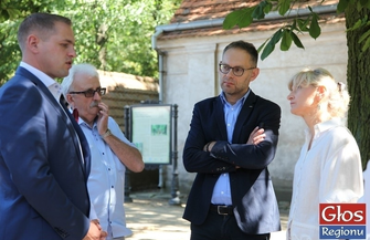 Odnowienie płyt epitafijnych. Dofinansowanie z Urzędu Marszałkowskiego