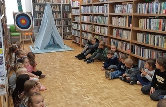 Dzieci zamieniły się w Indian