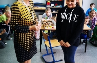 Dzieci idą na grzyby