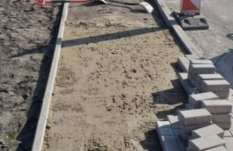 Zamysłów z nowym chodnikiem