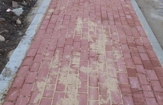 Zamysłów z nowym chodnikiem