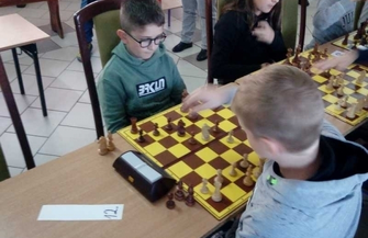 Młodzi szachiści Hetmana