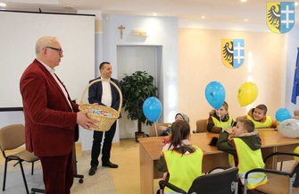 Przedszkolaki w starostwie