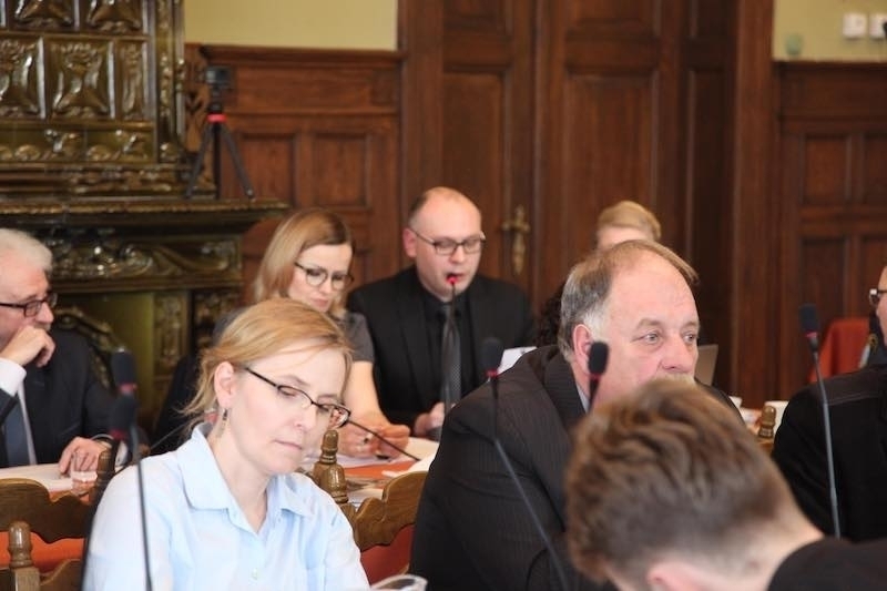 Zamiar likwidacji szkół wiejskich przegłosowany