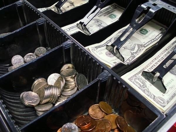 Na co zwrócić uwagę wybierając kasę fiskalną