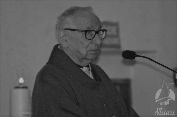 Dziś rano zmarł Ksiądz Kanonik ZenonPrętki.