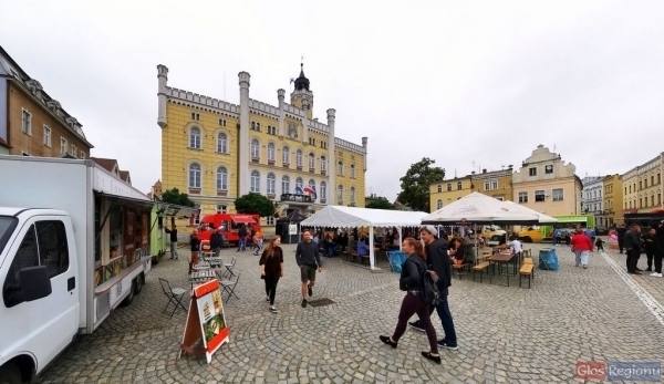 Targowisko Food Trucków na Rynku we Wschowie ZDJĘCIA