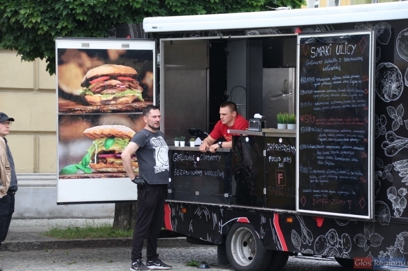 Targowisko Food Trucków na Rynku we Wschowie ZDJĘCIA