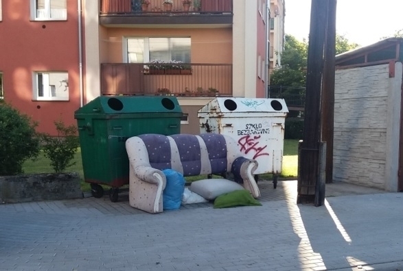 Nielegalne wyrzucanie odpadów
