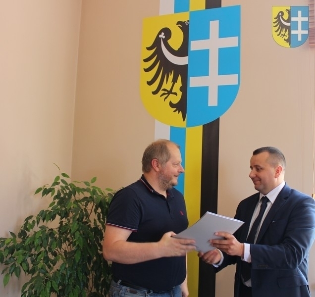 Podpisano umowę na budowę boiska w I LO