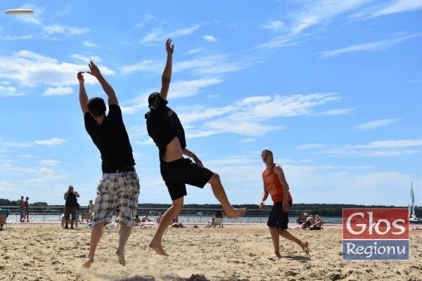 Frisbee na sławskiej plaży