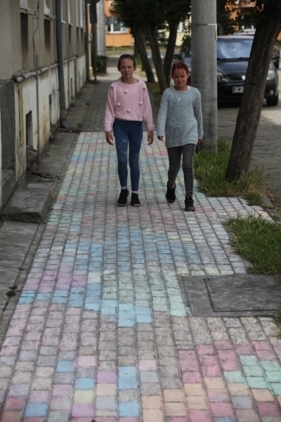 Tęczowy chodnik na Stablewskiego