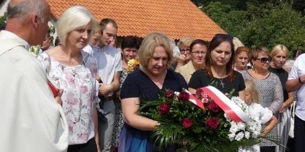 Poświęcenie pomnika św. Jana Pawła II w Szlichtyngowie FOTO