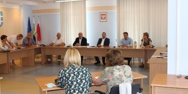 Spotkanie z dyrektorami szkół i placówek w aspekcie rozpoczęcia roku szkolnego w sytuacji pandemii COVID-19