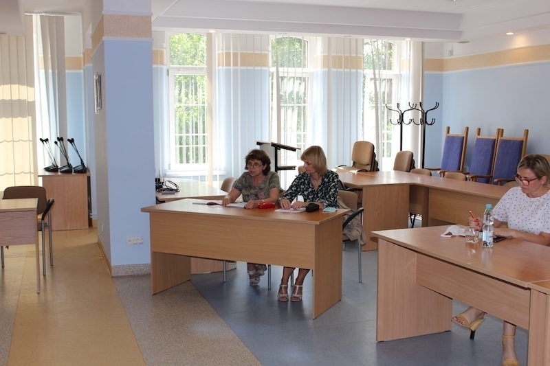 Spotkanie z dyrektorami szkół i placówek w aspekcie rozpoczęcia roku szkolnego w sytuacji pandemii COVID-19
