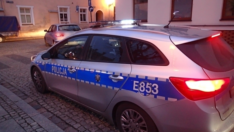 Pijany kierowca uciekałprzed policjantami