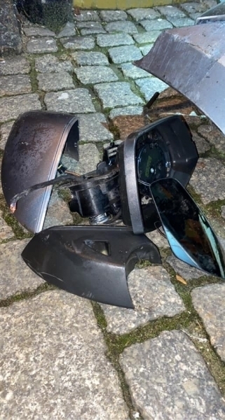 Zniszczone samochody na parkingu. Sprawca uciekł ZDJĘCIA