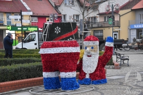 Sławski rynek w świątecznej scenerii