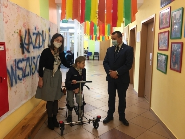Zdjęcie 1: Podopieczni SOSW we Wschowie otrzymali pionizator