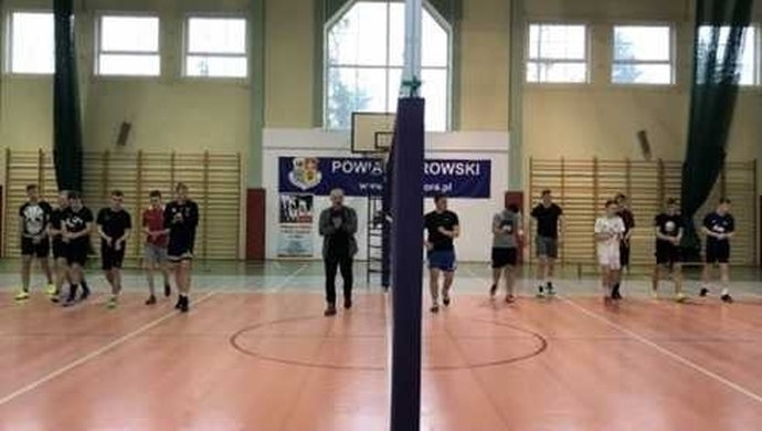  Halowe rozgrywki