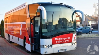 Mobilny punkt poboru krwi czeka na krwiodawców