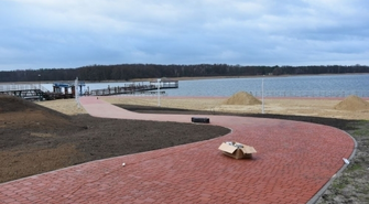 Budowa nowej plaży na ostatniej prostej